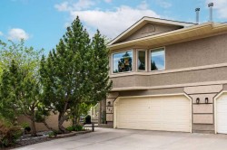 147 Silver Creek Mews NW Calgary, AB T3B 5L2