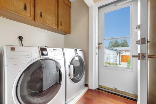 1296 Berkley Drive Nw, Calgary, AB - Indoor Photo Showing Laundry Room