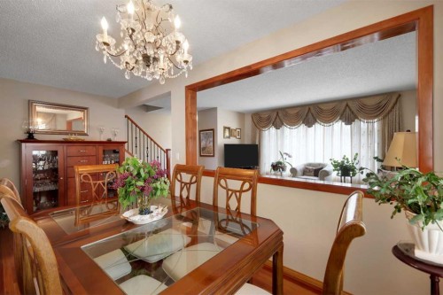 1296 Berkley Drive Nw, Calgary, AB - Indoor Photo Showing Dining Room