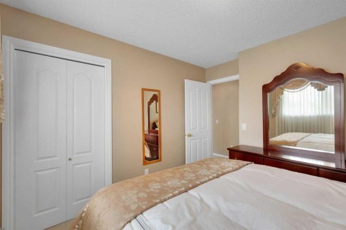 1296 Berkley Drive Nw, Calgary, AB - Indoor Photo Showing Bedroom