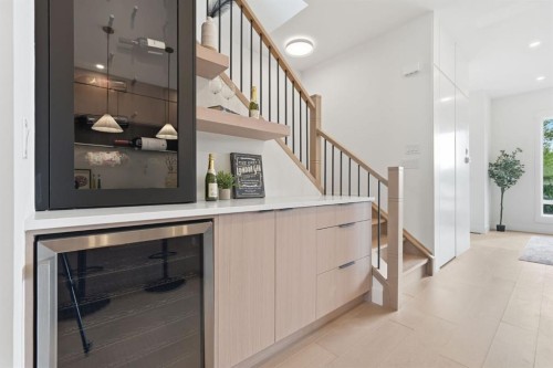 2105B 7 Street Ne, Calgary, AB - Indoor Photo Showing Other Room