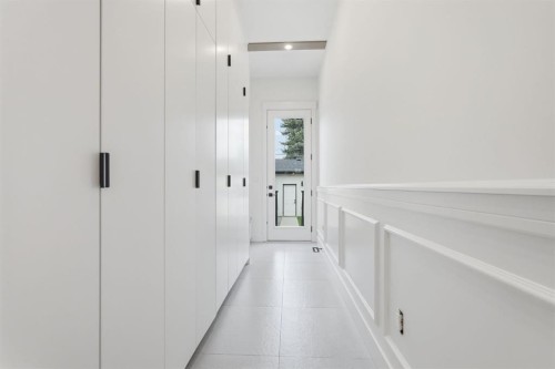 2105B 7 Street Ne, Calgary, AB - Indoor Photo Showing Other Room