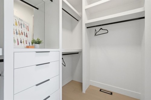 2105B 7 Street Ne, Calgary, AB - Indoor Photo Showing Other Room