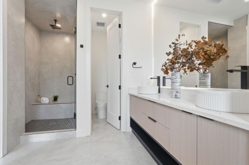 2105B 7 Street Ne, Calgary, AB - Indoor Photo Showing Other Room