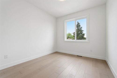 2105B 7 Street Ne, Calgary, AB - Indoor Photo Showing Other Room