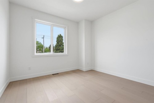 2105B 7 Street Ne, Calgary, AB - Indoor Photo Showing Other Room