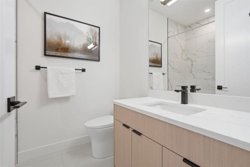 2105B 7 Street Ne, Calgary, AB - Indoor Photo Showing Bathroom