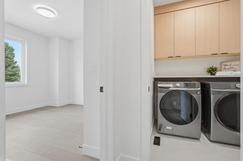 2105B 7 Street Ne, Calgary, AB - Indoor Photo Showing Laundry Room