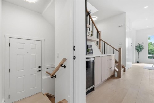 2105B 7 Street Ne, Calgary, AB - Indoor Photo Showing Other Room