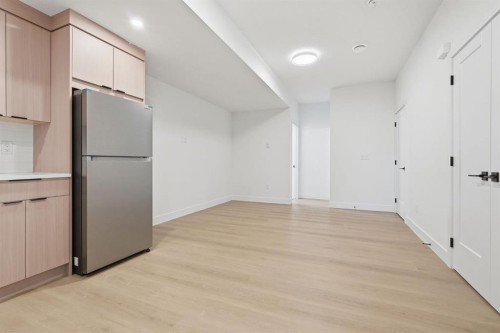 2105B 7 Street Ne, Calgary, AB - Indoor