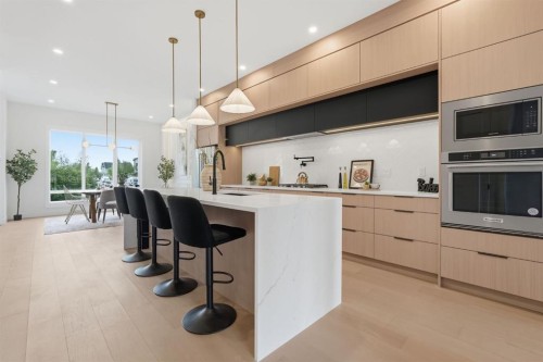 2105B 7 Street Ne, Calgary, AB - Indoor Photo Showing Kitchen With Upgraded Kitchen