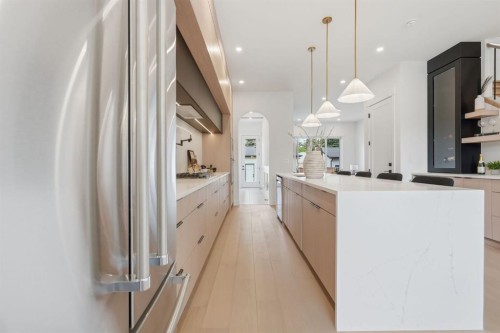 2105B 7 Street Ne, Calgary, AB - Indoor Photo Showing Kitchen With Upgraded Kitchen