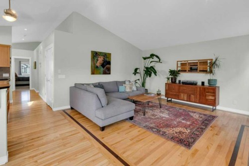 36 Rockyspring Rise Nw, Calgary, AB - Indoor Photo Showing Living Room