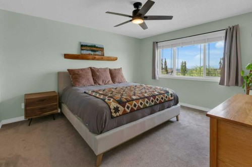 36 Rockyspring Rise Nw, Calgary, AB - Indoor Photo Showing Bedroom