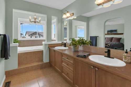 36 Rockyspring Rise Nw, Calgary, AB - Indoor Photo Showing Bathroom