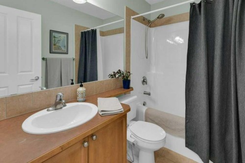 36 Rockyspring Rise Nw, Calgary, AB - Indoor Photo Showing Bathroom