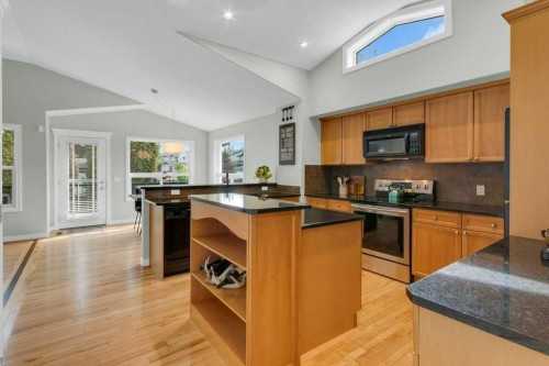 36 Rockyspring Rise Nw, Calgary, AB - Indoor Photo Showing Kitchen