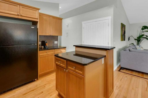 36 Rockyspring Rise Nw, Calgary, AB - Indoor Photo Showing Kitchen