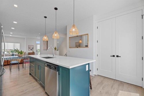 408 Greenbriar Common Nw, Calgary, AB - Indoor Photo Showing Kitchen With Upgraded Kitchen