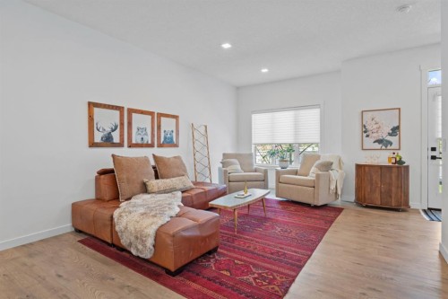 408 Greenbriar Common Nw, Calgary, AB - Indoor Photo Showing Living Room