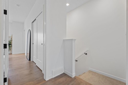 408 Greenbriar Common Nw, Calgary, AB - Indoor Photo Showing Other Room