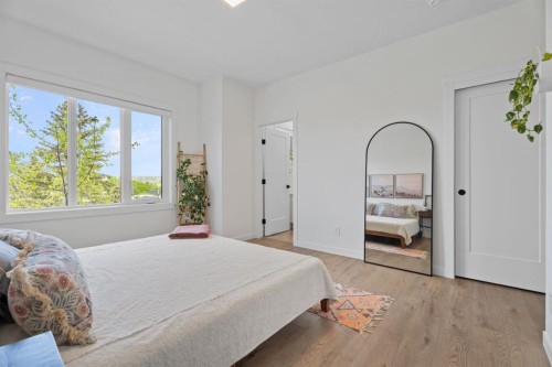 408 Greenbriar Common Nw, Calgary, AB - Indoor Photo Showing Bedroom