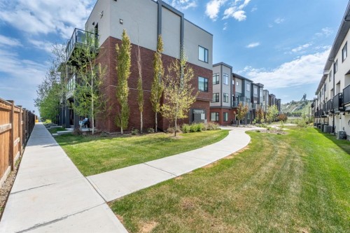 408 Greenbriar Common Nw, Calgary, AB - Outdoor