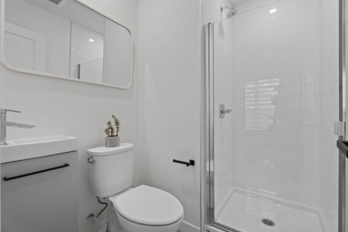 408 Greenbriar Common Nw, Calgary, AB - Indoor Photo Showing Bathroom
