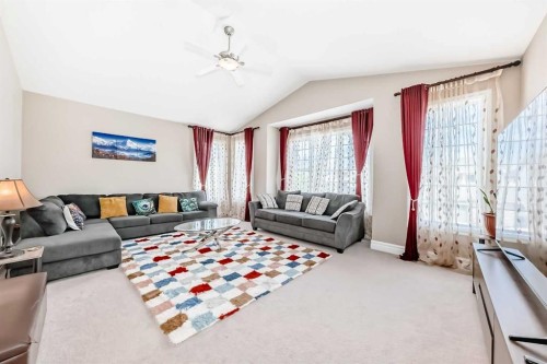 75 Silverado Bank Gardens Sw, Calgary, AB - Indoor Photo Showing Living Room
