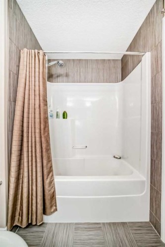 75 Silverado Bank Gardens Sw, Calgary, AB - Indoor Photo Showing Bathroom