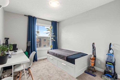 46 Corner Meadows Common Ne, Calgary, AB - Indoor Photo Showing Bedroom