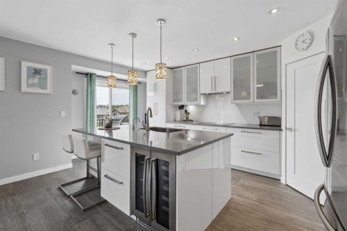 105 Royal Birch Crescent Nw, Calgary, AB - Indoor Photo Showing Kitchen With Upgraded Kitchen