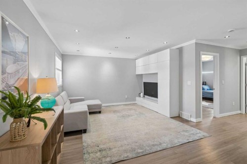 105 Royal Birch Crescent Nw, Calgary, AB - Indoor Photo Showing Other Room