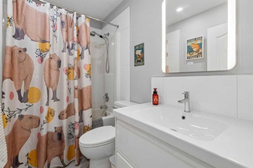 105 Royal Birch Crescent Nw, Calgary, AB - Indoor Photo Showing Bathroom