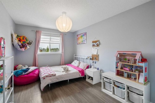 105 Royal Birch Crescent Nw, Calgary, AB - Indoor Photo Showing Bedroom