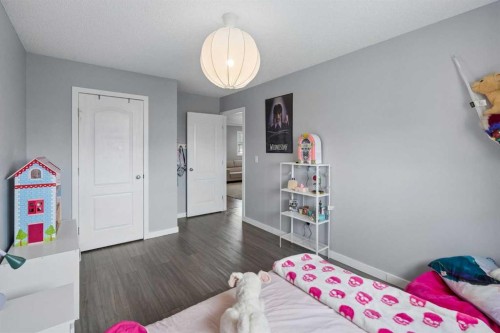 105 Royal Birch Crescent Nw, Calgary, AB - Indoor Photo Showing Bedroom