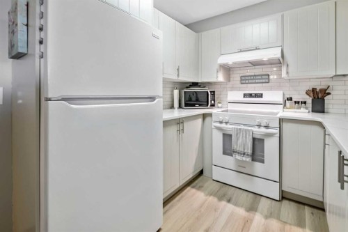 2307-12 Cimarron Common, Okotoks, AB - Indoor Photo Showing Kitchen