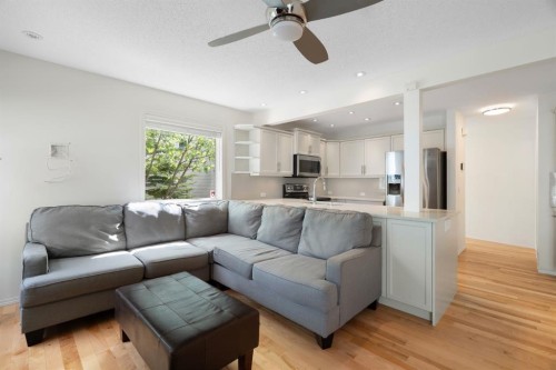 10 Eversyde Court Sw, Calgary, AB - Indoor Photo Showing Living Room