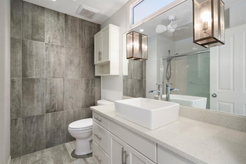 10 Eversyde Court Sw, Calgary, AB - Indoor Photo Showing Bathroom
