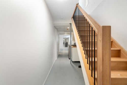10 Eversyde Court Sw, Calgary, AB - Indoor Photo Showing Other Room