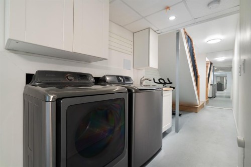 10 Eversyde Court Sw, Calgary, AB - Indoor Photo Showing Laundry Room