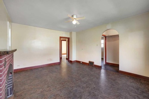 1507 1 Street Ne, Calgary, AB - Indoor Photo Showing Other Room