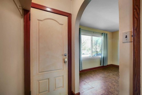 1507 1 Street Ne, Calgary, AB - Indoor Photo Showing Other Room