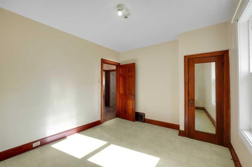 1507 1 Street Ne, Calgary, AB - Indoor Photo Showing Other Room