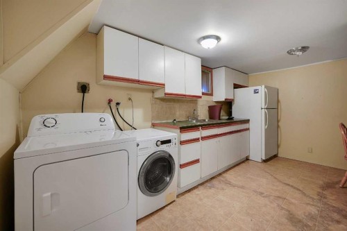 1507 1 Street Ne, Calgary, AB - Indoor Photo Showing Laundry Room