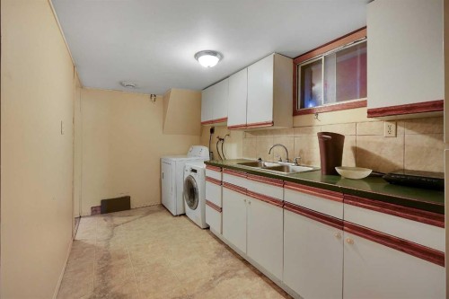 1507 1 Street Ne, Calgary, AB - Indoor Photo Showing Laundry Room