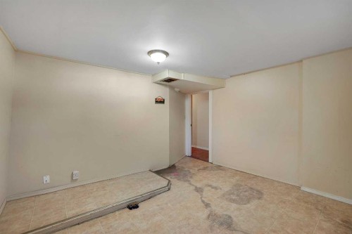 1507 1 Street Ne, Calgary, AB - Indoor Photo Showing Other Room