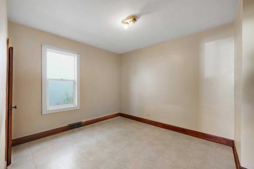 1507 1 Street Ne, Calgary, AB - Indoor Photo Showing Other Room