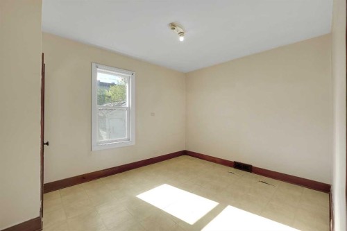 1507 1 Street Ne, Calgary, AB - Indoor Photo Showing Other Room