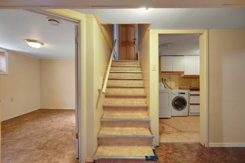 1507 1 Street Ne, Calgary, AB - Indoor Photo Showing Other Room